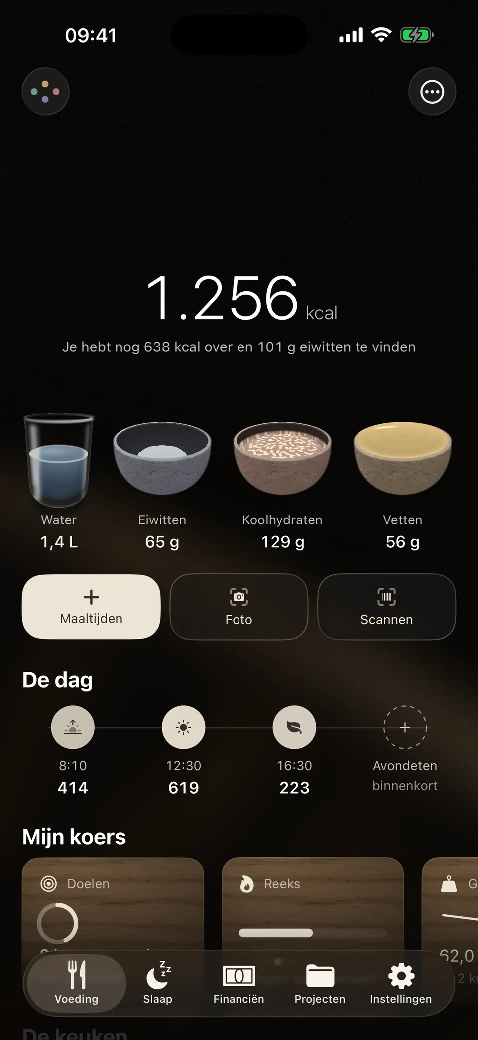 De voedingsdag in Leum: calorieën, water en de kommen voor eiwit, koolhydraten en vet.